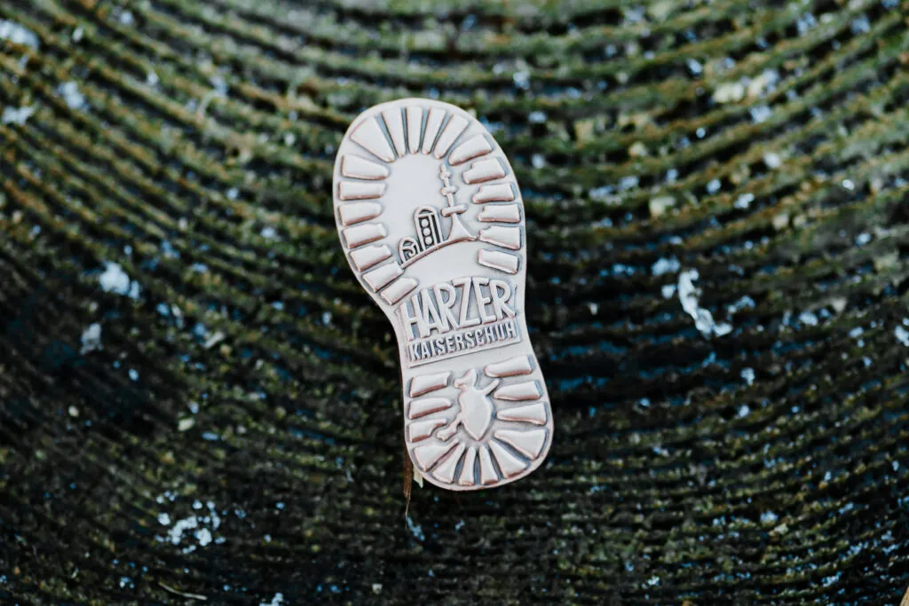 Harzer Kaiserschuh badge on tree trunk